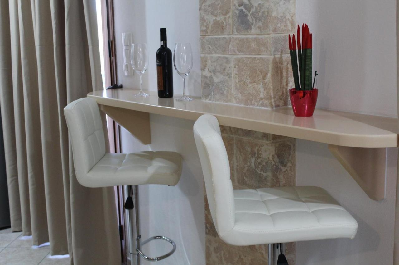 Vakis Apartments 5 Romanon Luaran gambar