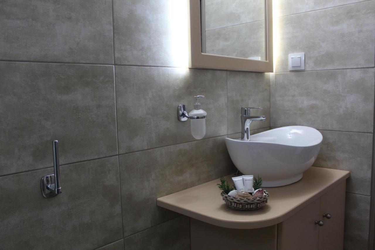 Vakis Apartments 5 Romanon Luaran gambar