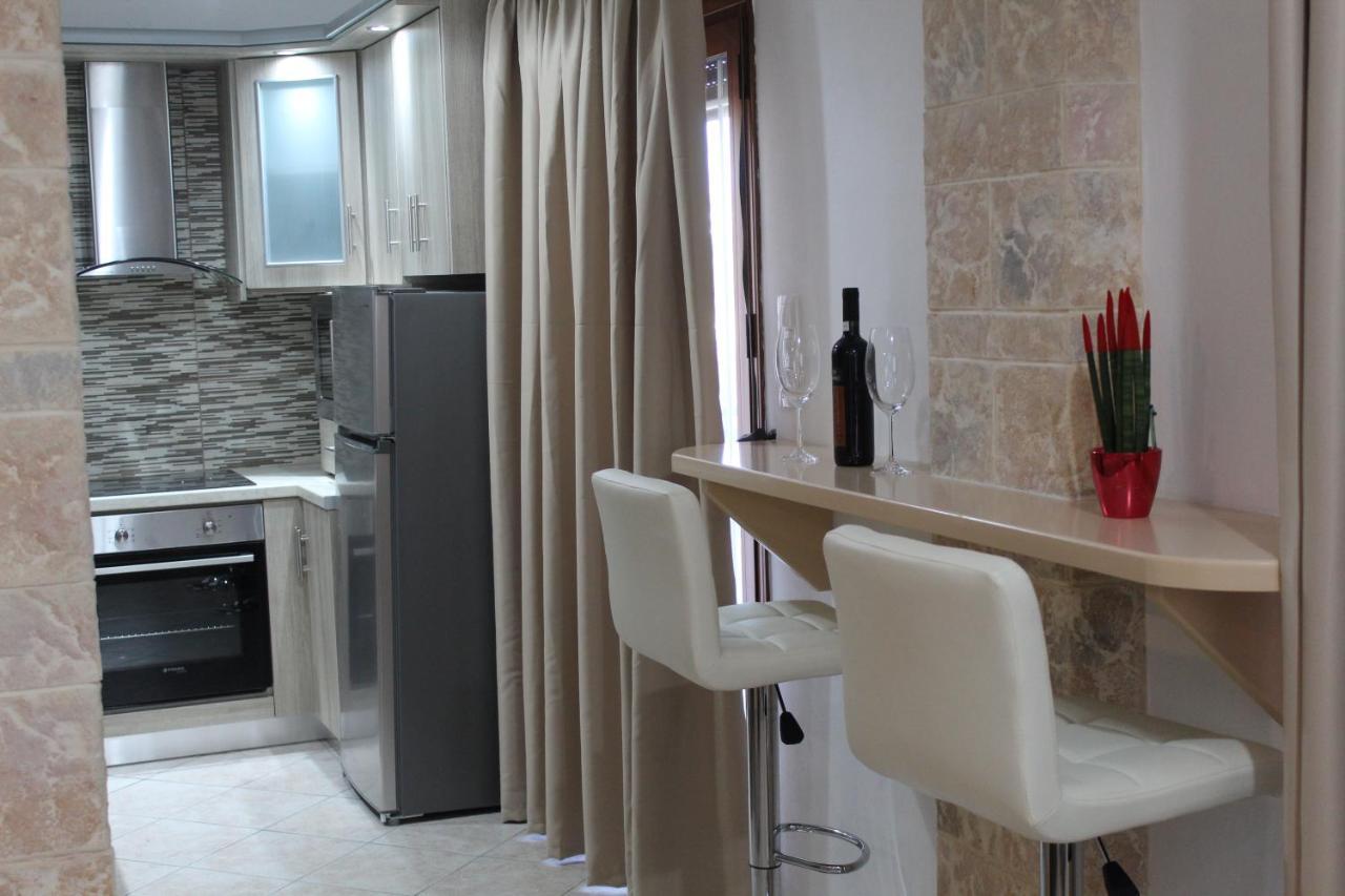 Vakis Apartments 5 Romanon Luaran gambar