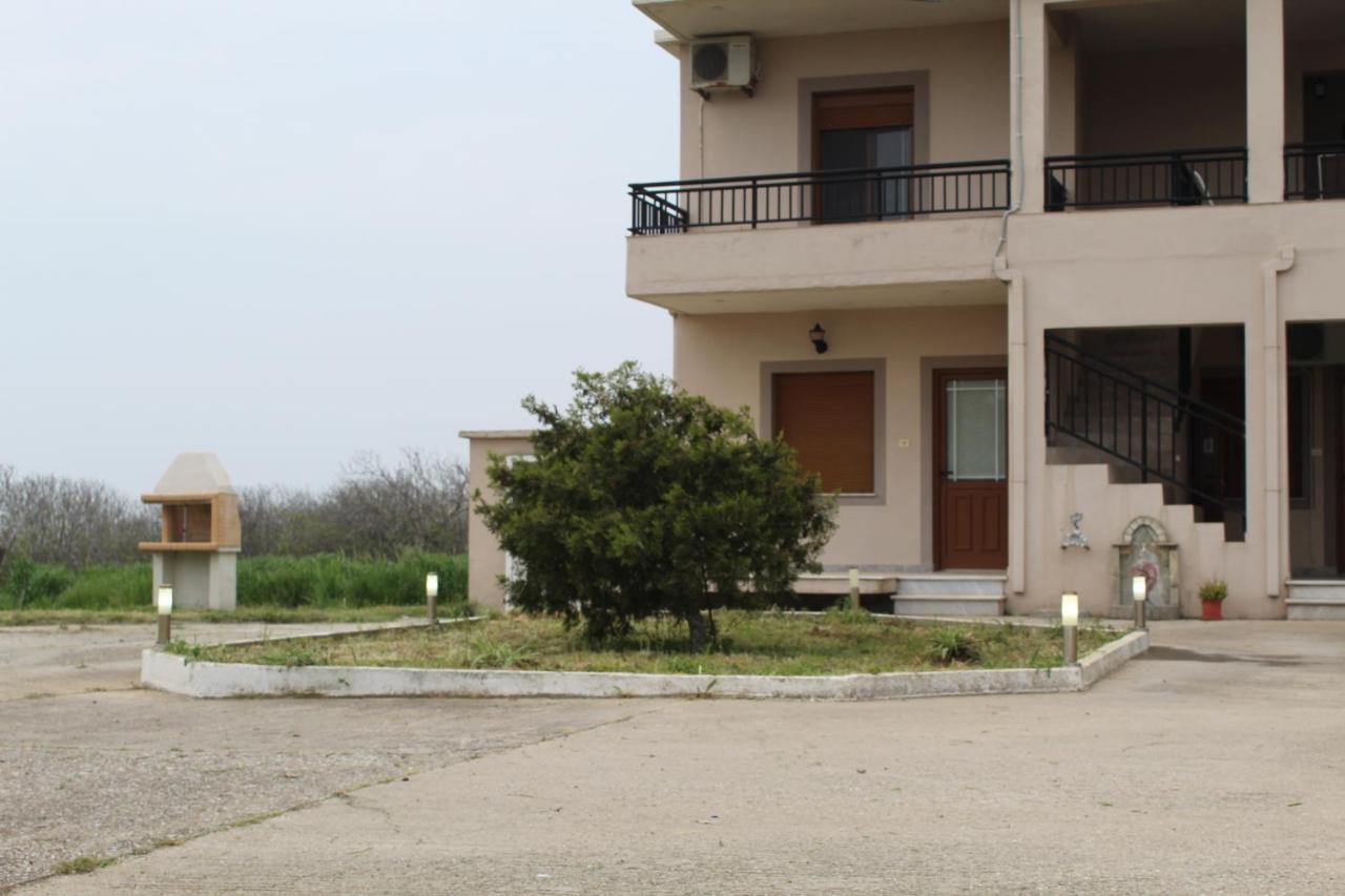 Vakis Apartments 5 Romanon Luaran gambar